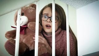 Filha Adotiva Aprende a Não Guardar Segredos